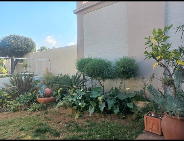 2 BEDROOM SECTIONAL TITLE TO LET IN HEIDELBERG CENTRAL